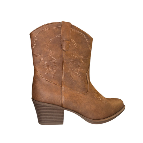 IUV Western Brown Cowboy Ankle Boots Size 8.5 Vintage Stitch Stacked Heel - Picture 1 of 6